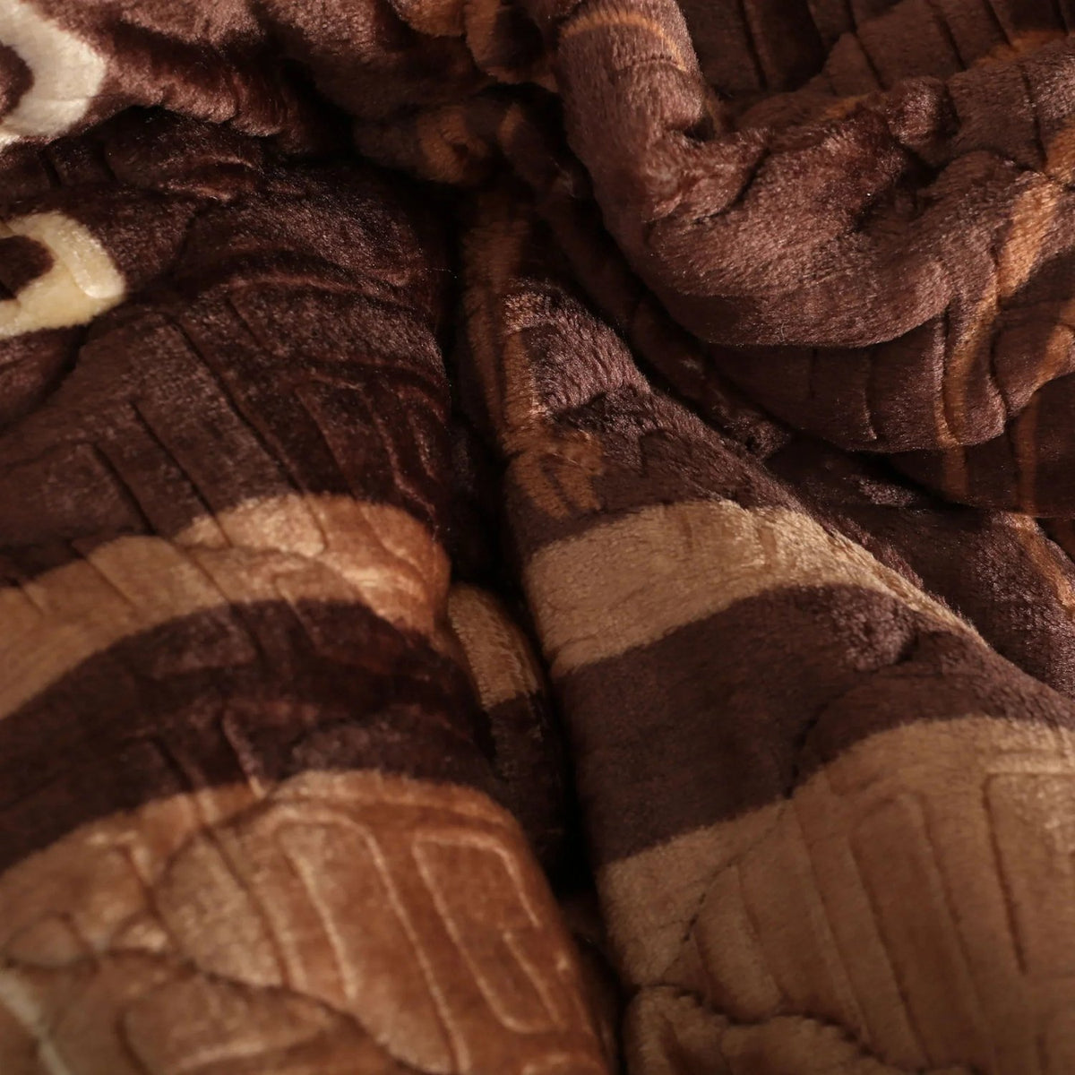 SPLENDOR Embossed 3 Pcs BEDSPREAD SET SP-702