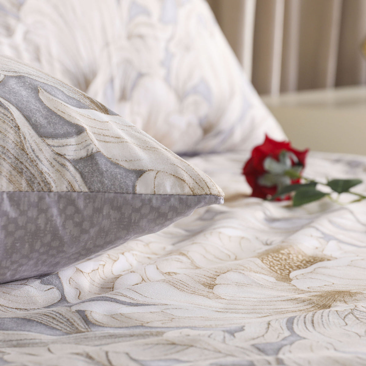 3 PCS Feather Bedsheet Set Ivory Blossom