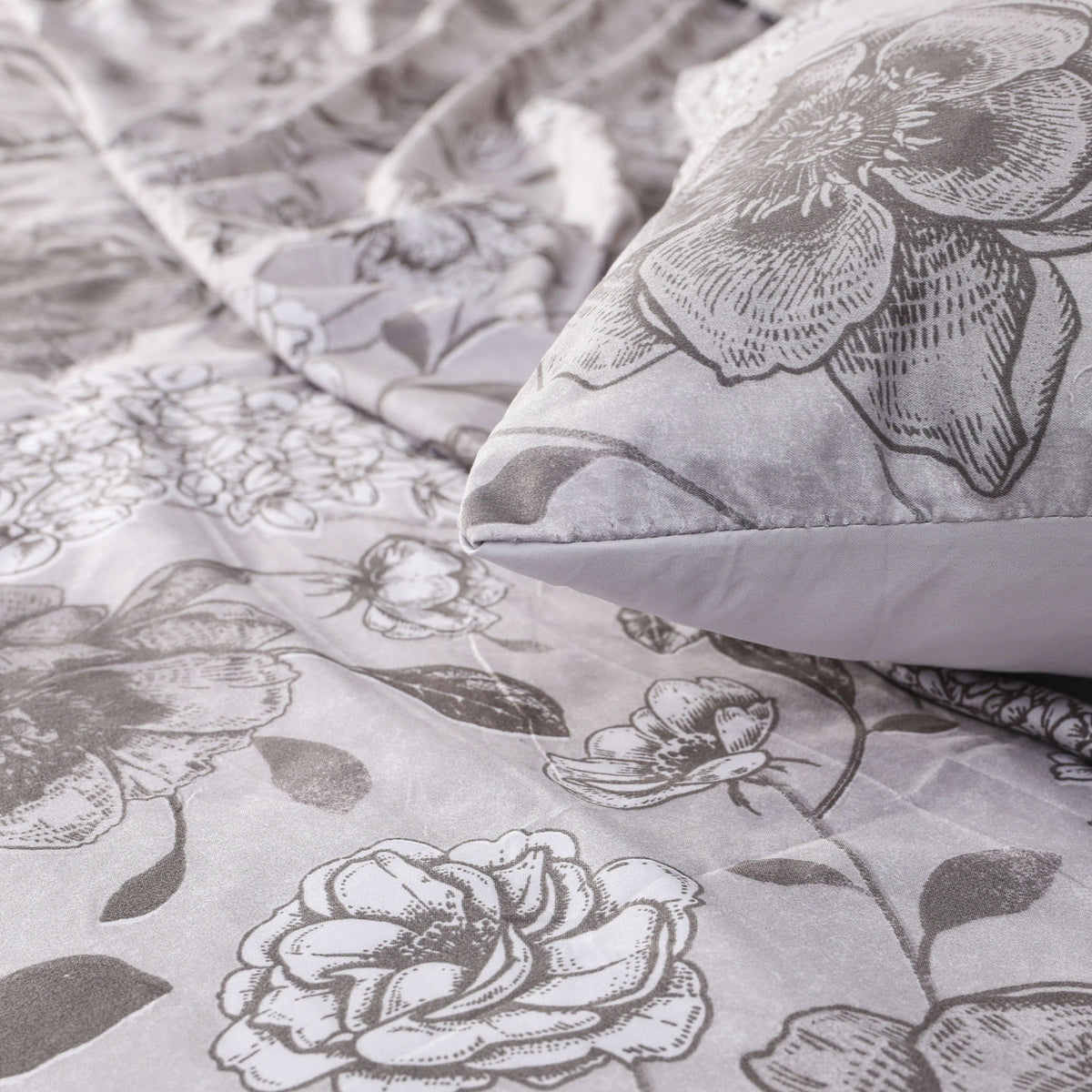 3 PCS Feather Bedsheet Set Silver Garden